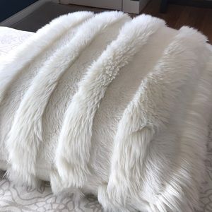 Magaschoni Home pillows